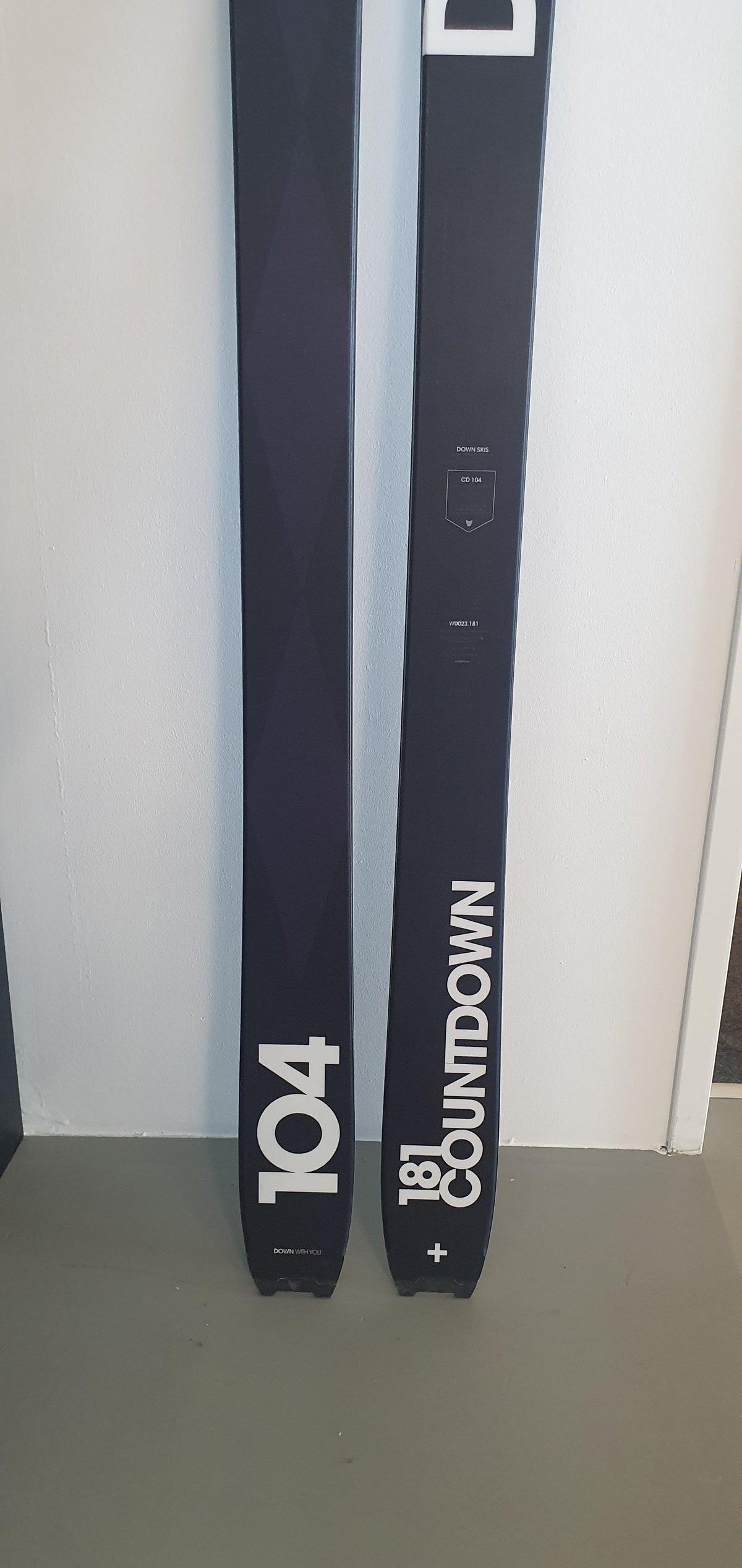 DOWN COUNTDOWN CARBON 104 24/25 181 B-GRADE