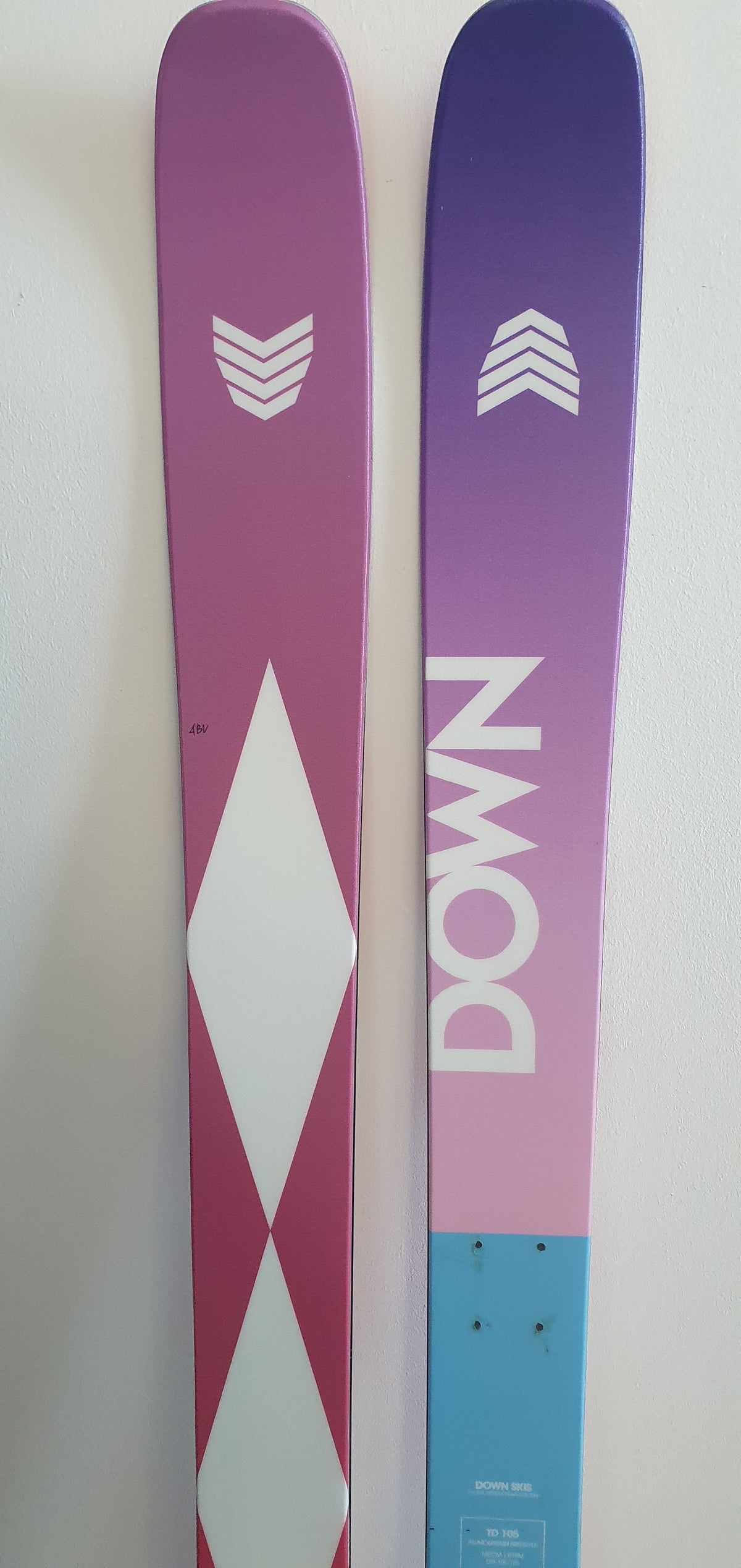 DOWN THROWDOWN CARBON 105 24/25 182 REFURBED