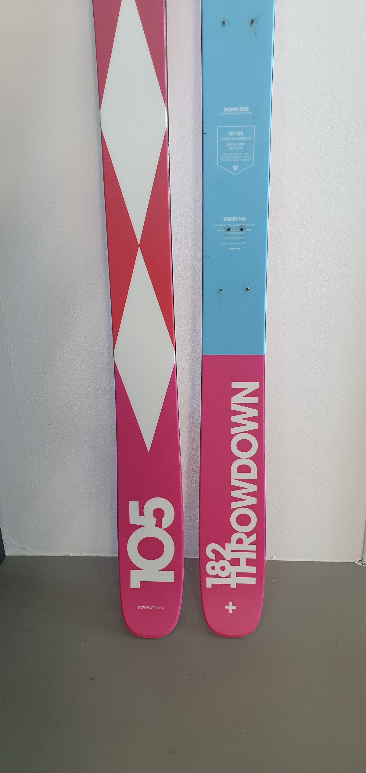 DOWN THROWDOWN CARBON 105 24/25 182 REFURBED