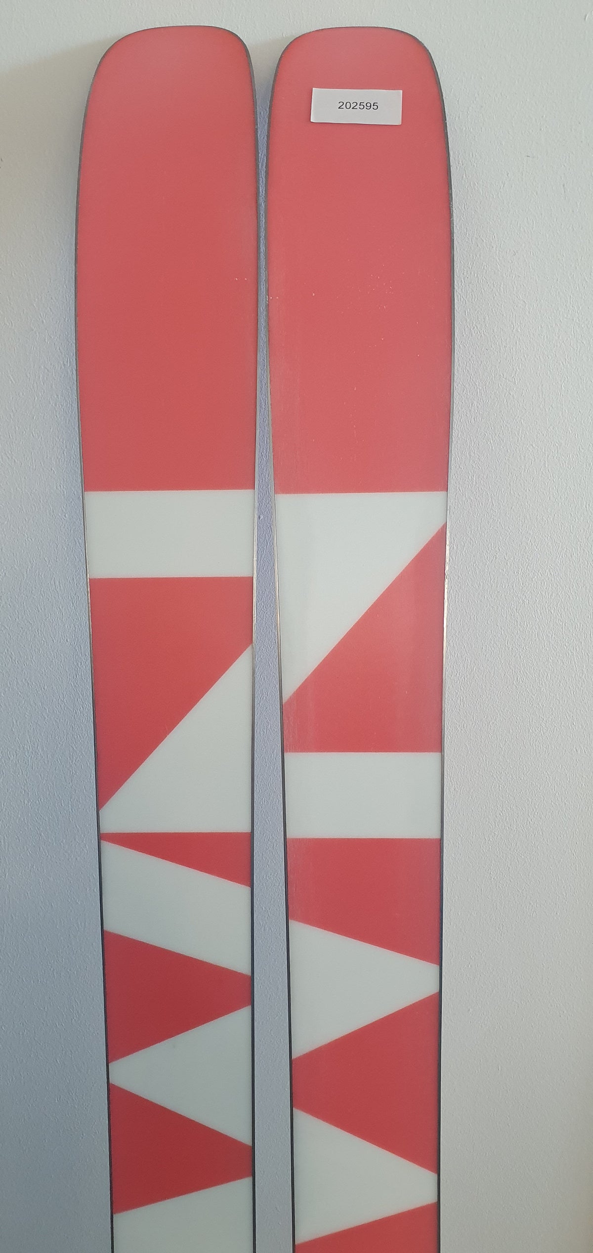 DOWN THROWDOWN CARBON 105 24/25 182 REFURBED