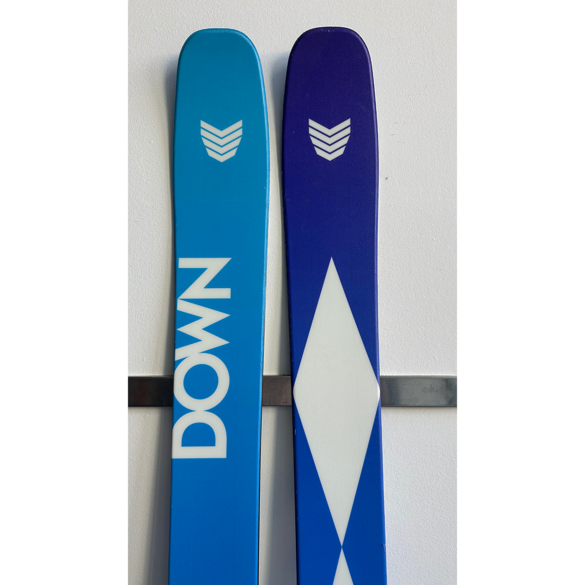 DOWN SHOWDOWN 108 185 REFURBED + TYROLIA ATTACK LYT 12